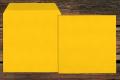[111528] Versandtaschen 220x220 mm Nassklebend Butterblumengelb 120 g/qm